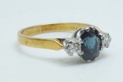 VINTAGE ENGLISH 18K GOLD NATURAL SAPPHIRE & DIAMOND 3 STONE TRILOGY RING c1980
