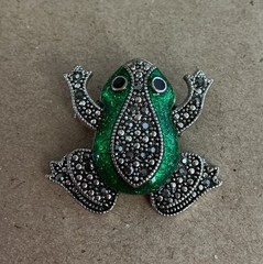 Vintage Green Enamel Marcasite Frog Silver Tone Toad Pin