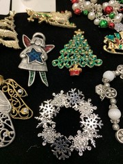 Holiday Christmas Jewelry Lot Brooches Earrings Gerrys Gold Crown Inc Vtg – Now
