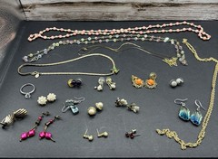 Costume Jewelry 20 Pieces Estate All Wearable Vintage Some Tarnish Earrings Etc