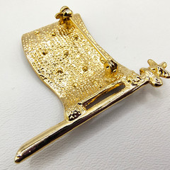 VTG American Flag Brooch Pin Gold Tone Red Blue Enamel Rhinestone Patriotic