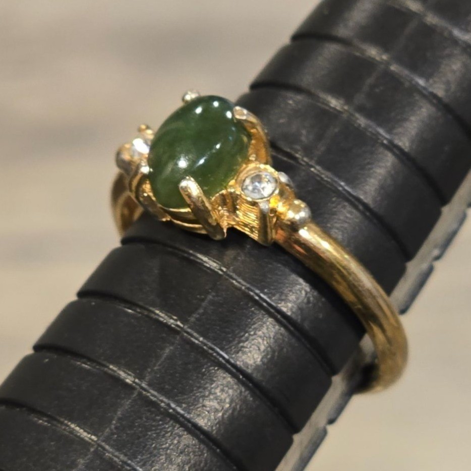 Vintage Avon Ring Oriental Jade oval Gold Tone 1974 Rhinestone Gemstone jewelry