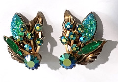 Vintage Estate Couture Leaf Layered Rhinestone ClipOn Earrings 1.25in TOTYg