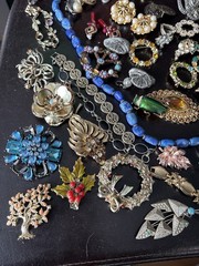 Vintage Jewelry Scrap Lot Repair Craft Harvest Rhinestone Beads Brooches 50+