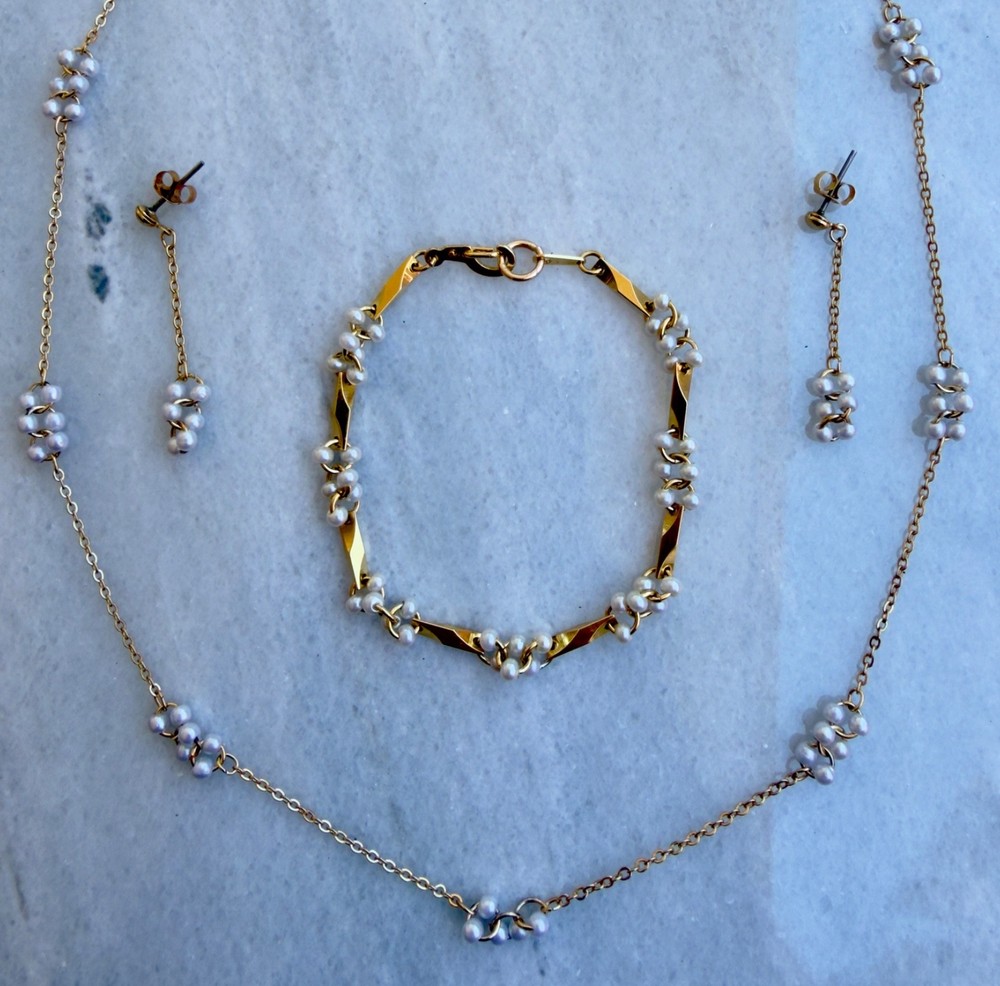 Vintage Gold Tone Faux Pearl Cluster 29″ Necklace-Bracelet-Earrings Set