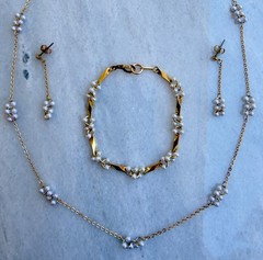 Vintage Gold Tone Faux Pearl Cluster 29″ Necklace-Bracelet-Earrings Set
