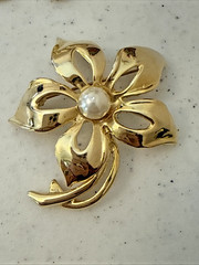 Vtg SIGNED AAI Gold Tone Faux Pearl Butterfly & Flower Brooch Pin 2 Set
