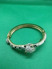 Vtg Two Tone Metal And Crystals, Gold Plated 6,5 Inner Circumference And An Oval