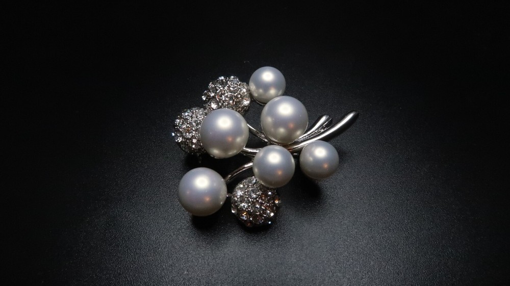 Vintage Whiting Davis Faux Pearl Rhinestone Brooch 4.5cm BB9