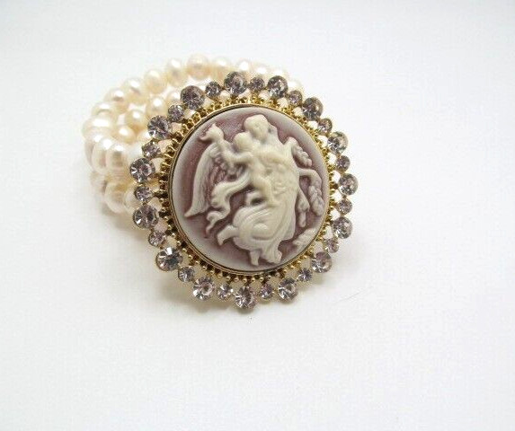 Vintage Carved Cameo Stone Rhinestone Multi Iridescent White 9mm Pearl Bracelet