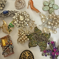 Vintage To Now Lot Of 18 Unsigned (1 signed) Gorgeous Brooch & Pin