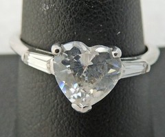 BEAUTIFUL ESTATE STERLING SILVER AVON WHITE STONE HEART BAND RING SIZE 9.5