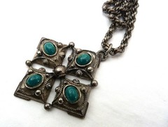 VINTAGE GERMANY LARGE GREEN CABOCHONS ORNATE CROSS PENDANT THICK CHAIN NECKLACE
