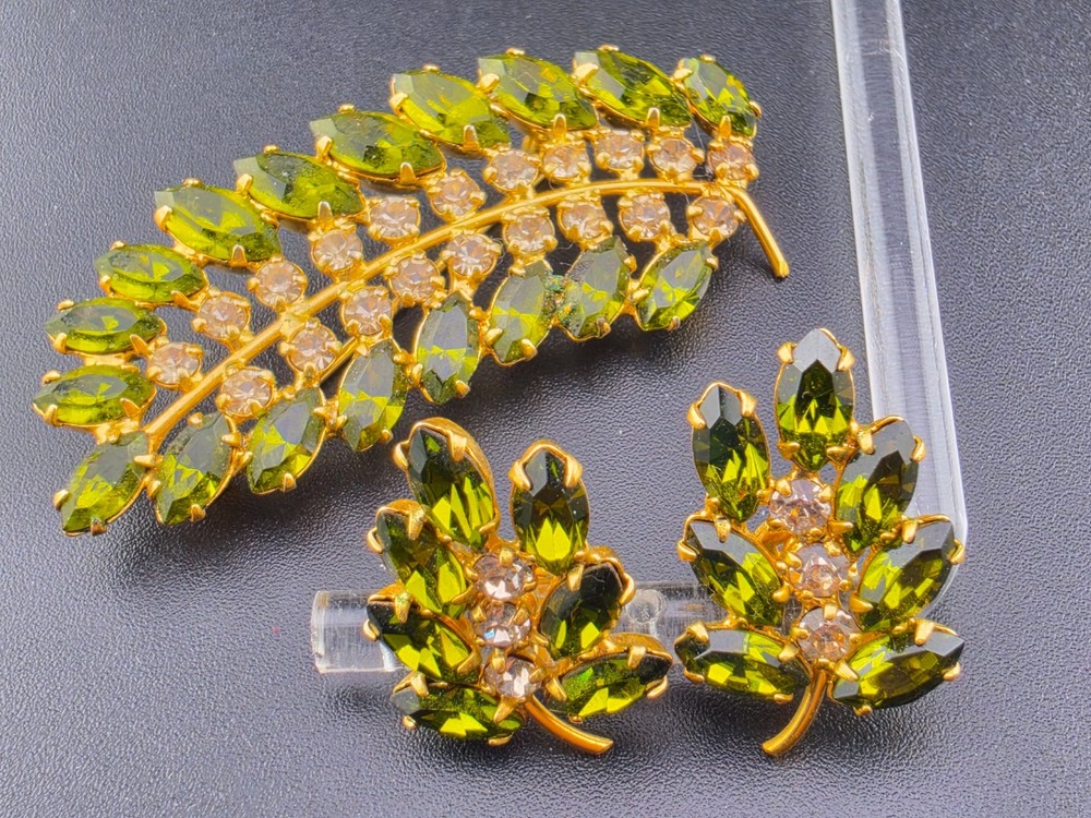 Vintage B David Green Rhinestone Leaf Brooch & Clip Earrings Set Gold Tone