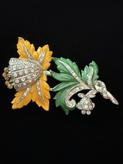 Deco Era vintage pot metal enamel brooch
