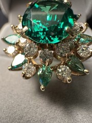 Antique Green And White Stone 14K Yellow Gold Cocktail Ring