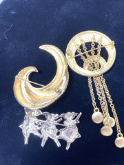 3 Gold Tone Brooches Tona, Monet