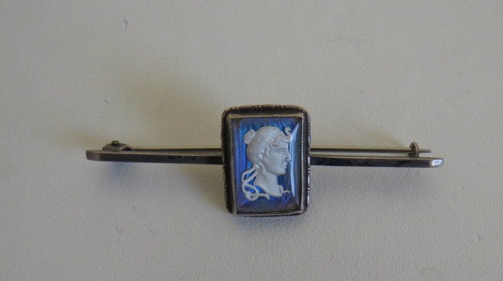 VERY UNUSUAL STERLING SILVER & BUTTERFLY WING BROOCH WITH VICTORIAN LADY