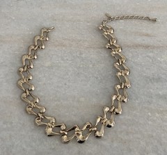 Beautiful Vintage Monet Gold Tone Wavy Swirl Choker Necklace 17.75”
