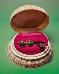 Vintage AVON Faux Costume Jewelry Jade Clip Earrings & Pendant Set Original Box