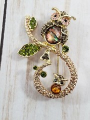 NAPIER VINTAGE MOM & BABY OWL BROOCH RHINESTONES LEAVES GOLDTONE