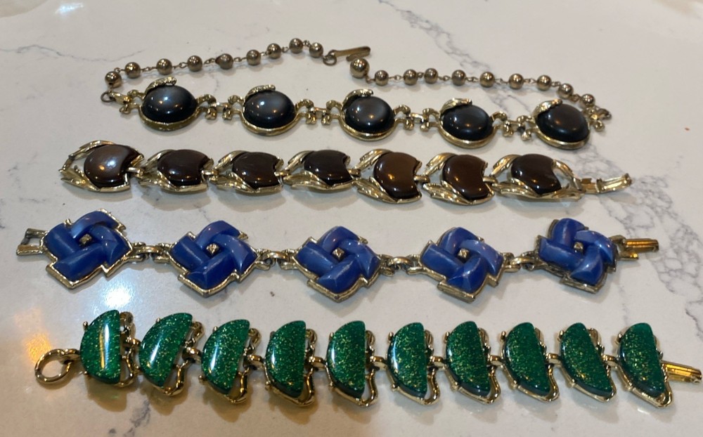 Lot 4 Vintage Thermoset Jewelry Pieces 1 Necklace 3 Bracelets