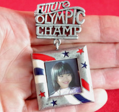 NOS VTG c1980’s DANECRAFT FUTURE OLYMPIC CHAMP PHOTO FRAME SPORTS MOM BROOCH PIN