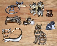 Lot of 8 VTG Cat Pins Brooch Brushed Gold Tone Silver Tone AJC TWC LR Tabby