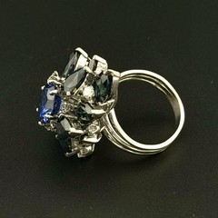 VINTAGE 1960’S 0.60 CTW DIAMOND + 11 CTW SAPPHIRE RING – 18K YG 14.74 GRAMS