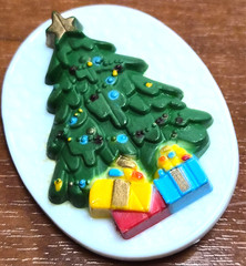 Vintage 80’s Hong Kong Festive Christmas Tree Holiday Pin / Brooch
