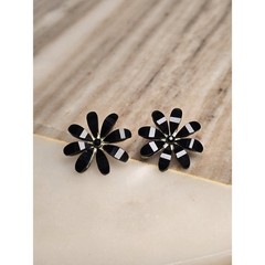 Vintage Black Daisy Stud Earrings
