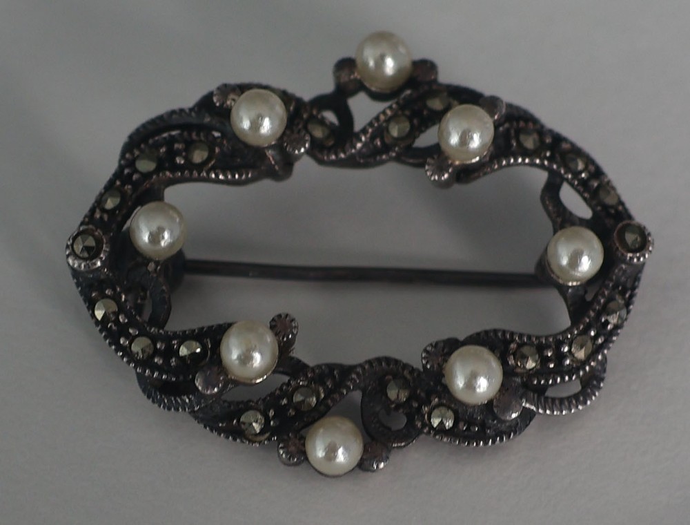 Vintage 925 Sterling Silver Wreath Brooch with Marcasite & Faux Pearls