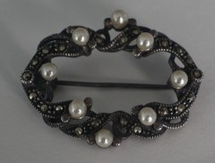 Vintage 925 Sterling Silver Wreath Brooch with Marcasite & Faux Pearls