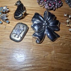 Vintage mixed Costume Jewelry brooch Lot + Etc Rhinestones Hair barrettes Charms