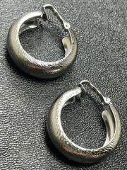 Vintage 1.1” Textured Silver Tone Metal Clip Hoop Earrings