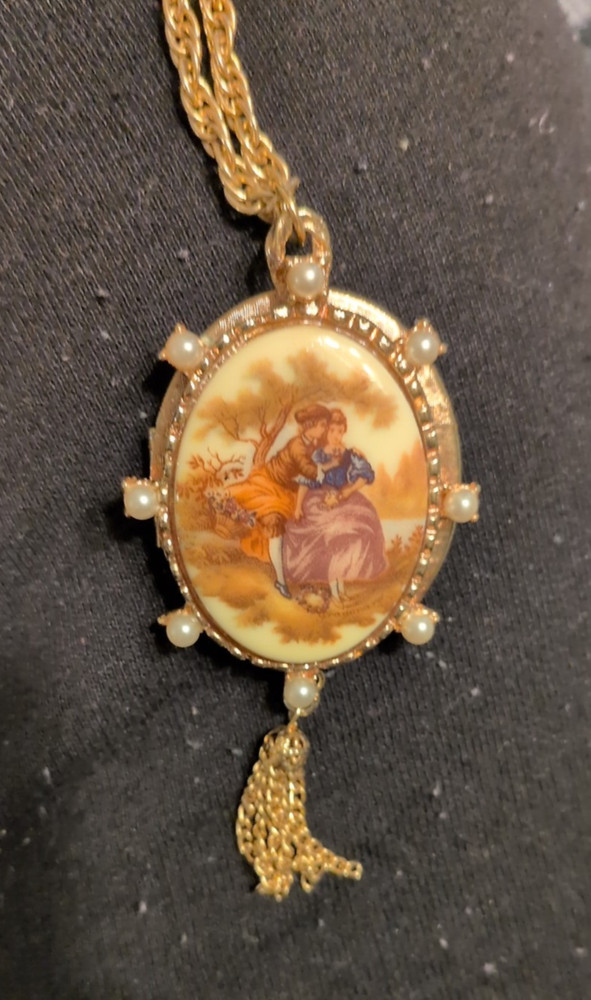 Vtg Double Photo Locket Pendant W/ Chain Fragonard Courting Couple