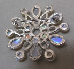 Vtg 2008 Unsigned TRIFARI Yellow Iridescent Acrylic Silver Tone 2” Brooch