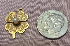 FOUR LEAF CLOVER Shamrock Charm Pendant Irish Lucky Vintage 1.1 grams W/pearl
