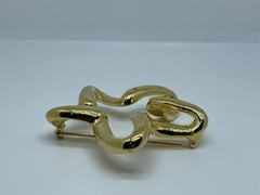 Vintage Lady Remington LR Shiny Smooth Gold-Tone Star Outline Pin Brooch