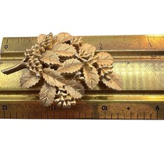 Crown Trifari Elderberry Brooch Leaves Berries Gold Trifarium Vintage Mid Cent 3