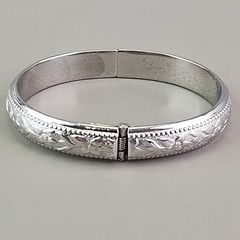 Vintage Whiting Davis Hinged Bangle Bracelet Silver Tone Flower 6.5″