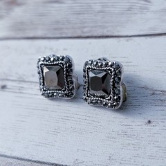 Vintage Clip On Earrings Dark Grey & Silver Tone Unusual