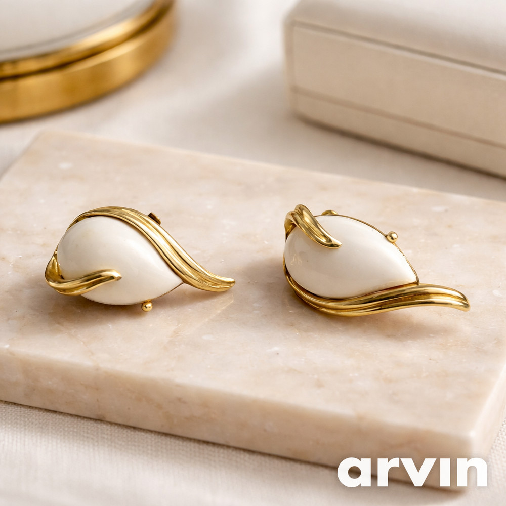 VINTAGE CORO CLIP-ON ERRINGS THERMOSET PLASTIC STONE SET SWIRLING GOLD-TONE