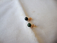 VINTAGE CLASSIC CHINESE 6MM GREEN JADE BALL YELLOW GOLD FILLED STUD EARRINGS