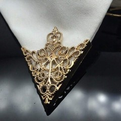 Vintage Brooch Pin Triangle Hollow Out Unisex Lapel Pin For Shirt Collar Decor