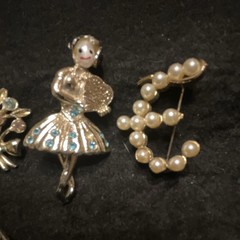 Vintage Lot 5 Silver Tone/Gold Tone Pin Brooches AB Rhinestone Faux Pearl Bow