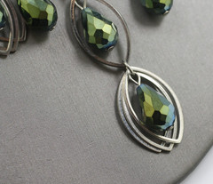 Green AB teardrop glass/ crystal drop dangle bib beaded chain necklace 18″
