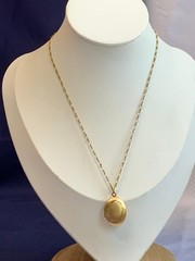 Vtg Gold Filled Locket Necklace 4.8g Fine Jewelry 14.5″ Chain Diamond Cut Design