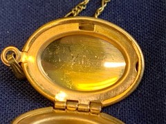 Vtg Gold Filled Locket Necklace 4.8g Fine Jewelry 14.5″ Chain Diamond Cut Design
