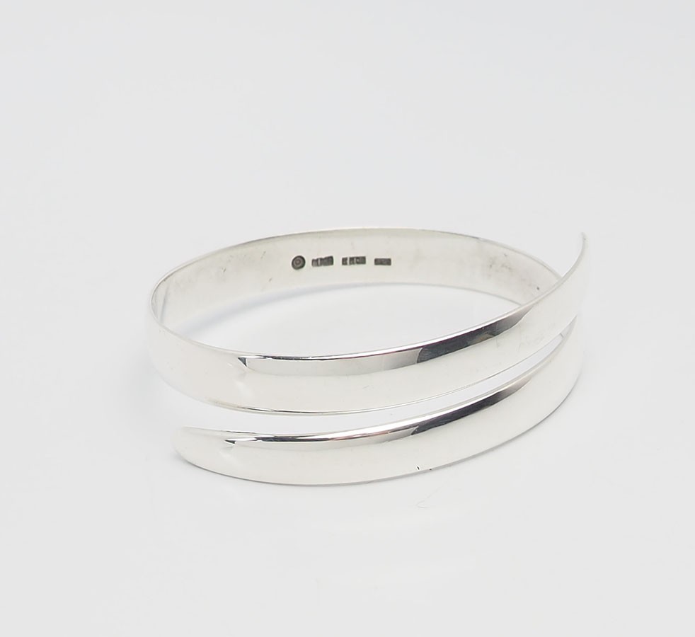 Elegant vintage sterling silver wrap style modernist bracelet MMA